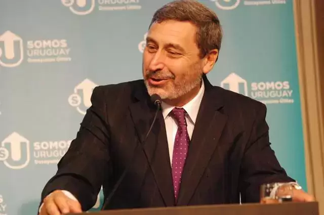 Desayuno til con: lvaro Garca