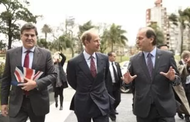 El Pr�ncipe Edward visit� el Hospital Brit�nico