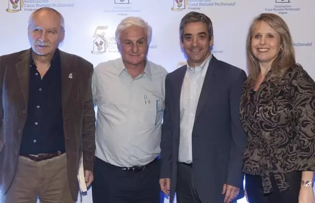 La Asociaci�n Casa Ronald McDonald realizo la conferencia �Ten�a que sobrevivir; un relato a dos voces� a cargo del Dr. Roberto Canessa y Pablo Vierci