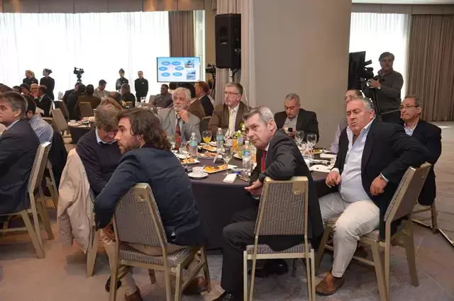 Desayuno til con: Vctor Rossi