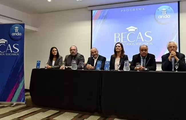 ANDA entreg� cien nuevas becas para que los hijos de sus afiliados contin�en sus estudios