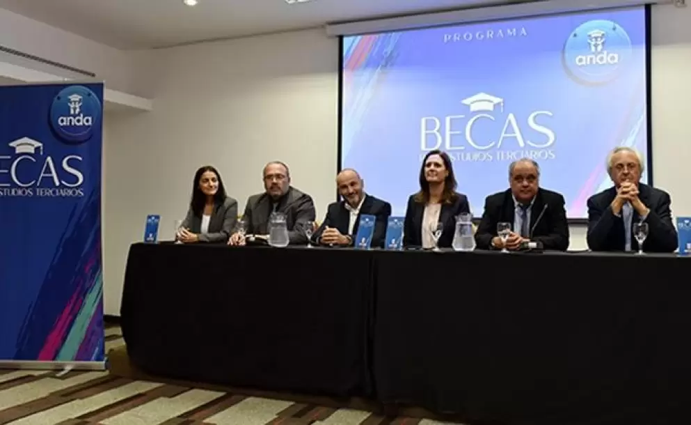 ANDA entregó cien nuevas becas para que los hijos de sus afiliados continúen sus estudios