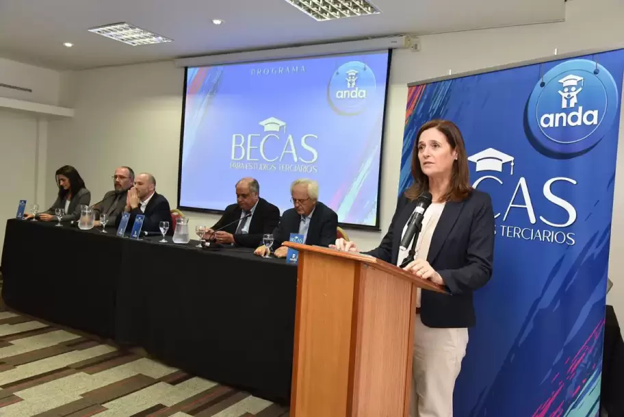 ANDA entregó cien nuevas becas para que los hijos de sus afiliados continúen sus estudios