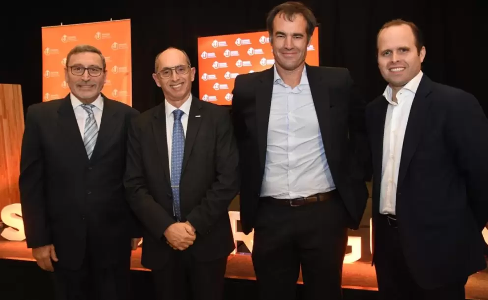Lnea de Encuentro : Gonzalo Casaravilla, Christian Onetto y Francisco Scroffa