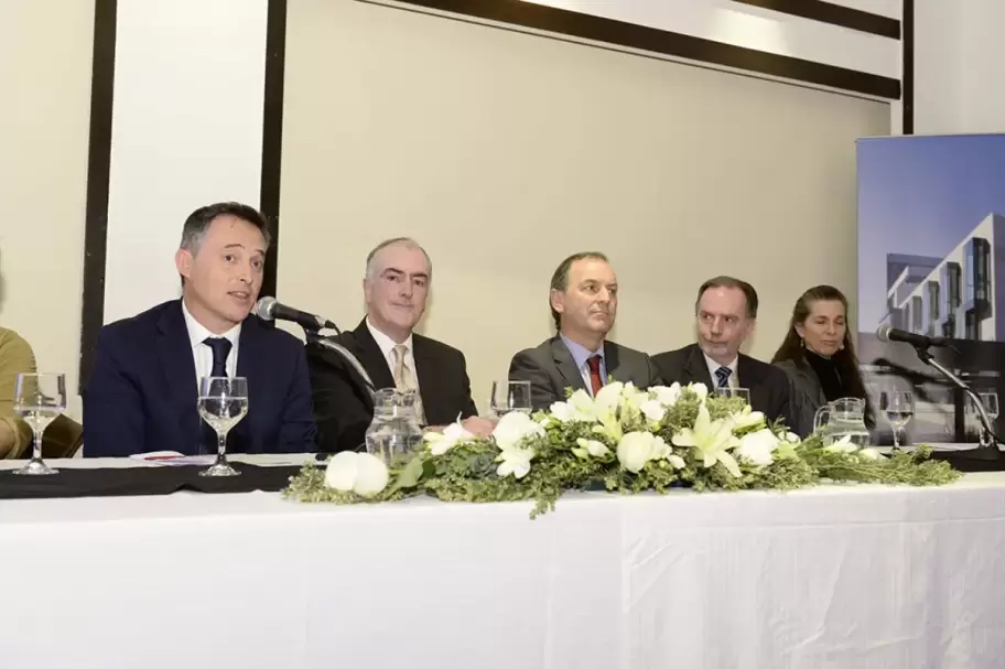 Hospital Brit�nico eligi� autoridades de su junta directiva