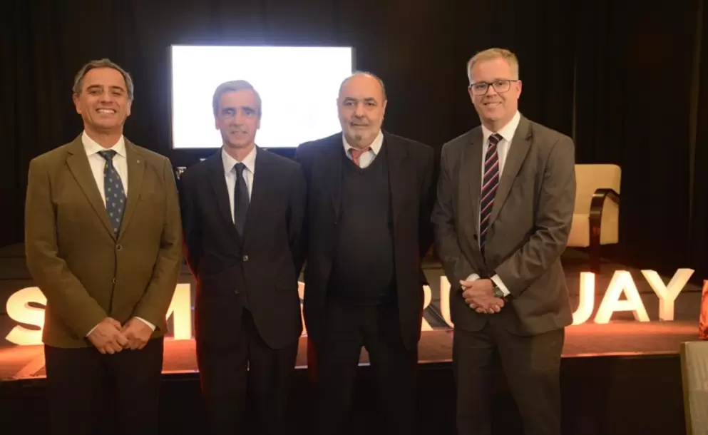 Lnea de Encuentro: Cr, Jaime Borgiani, Dr. Ral Gonzlez Berro, Dr. Mag. Daniel Olaizola y Dr. Eduardo Fazzio