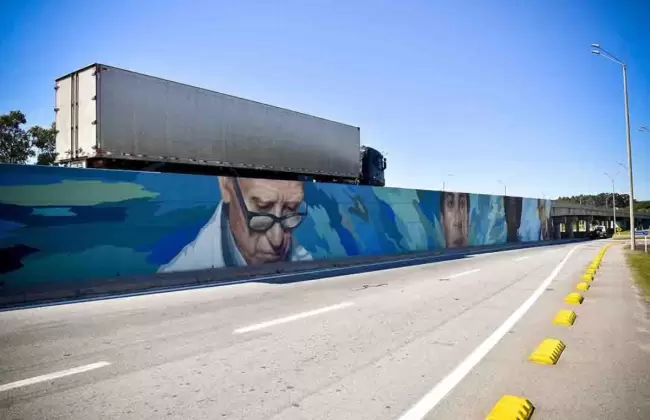 El Aeropuerto de Carrasco festeja los diez a�os de su terminal con un mural que celebra la identidad uruguaya