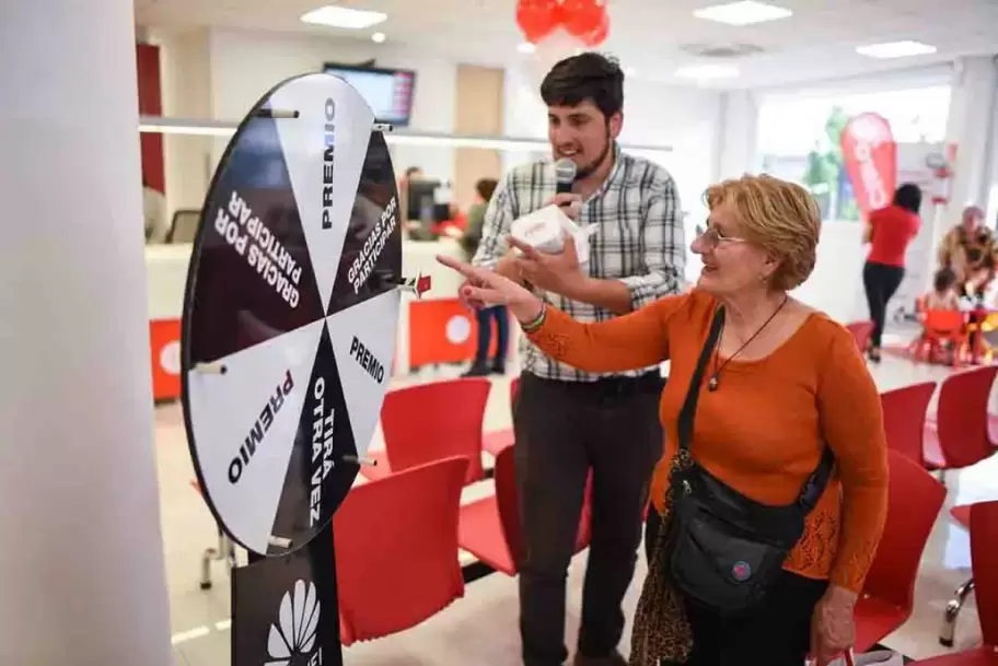 Claro organiz� dos tardes de m�sica, promociones y sorpresas junto a Huawei