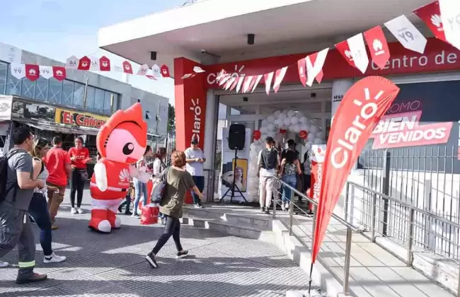 Claro organiz� dos tardes de m�sica, promociones y sorpresas junto a Huawei