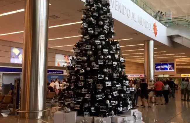 Emotivos reencuentros protagonizan la campa�a de Navidad del Aeropuerto de Carrasco