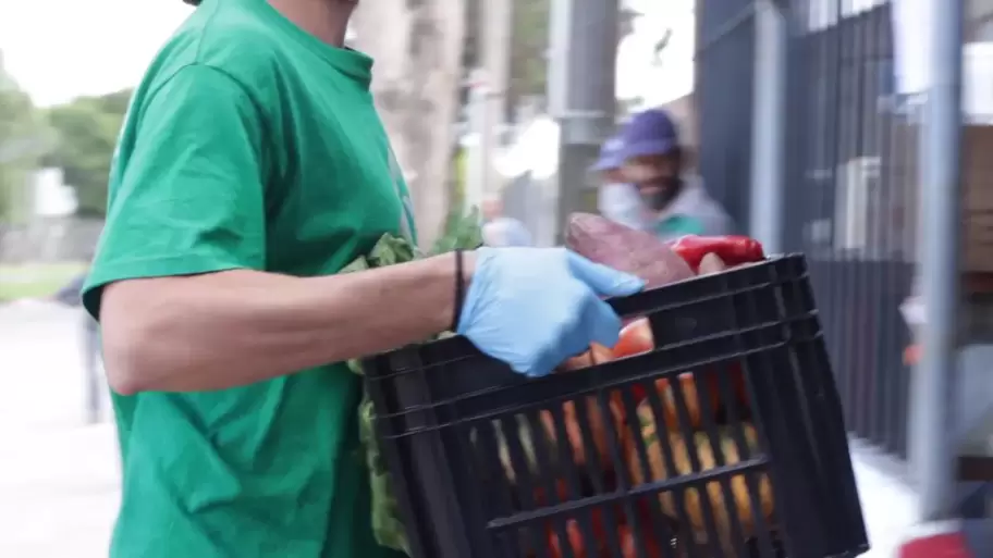 Redalco es una ONG que brinda ayuda alimentaria a 130 ollas populares de Uruguay de en las que se alimentan 13.000 personas