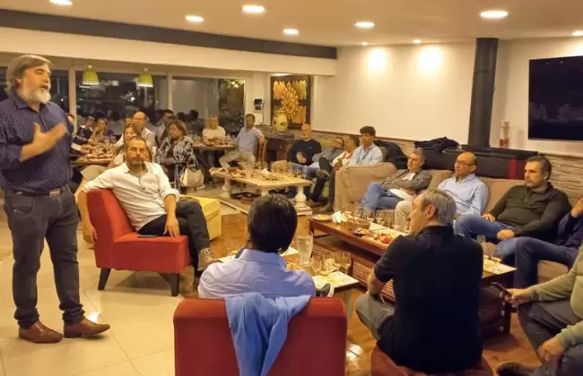 Cata con Richard Ausan en el Club de Somos Uruguay