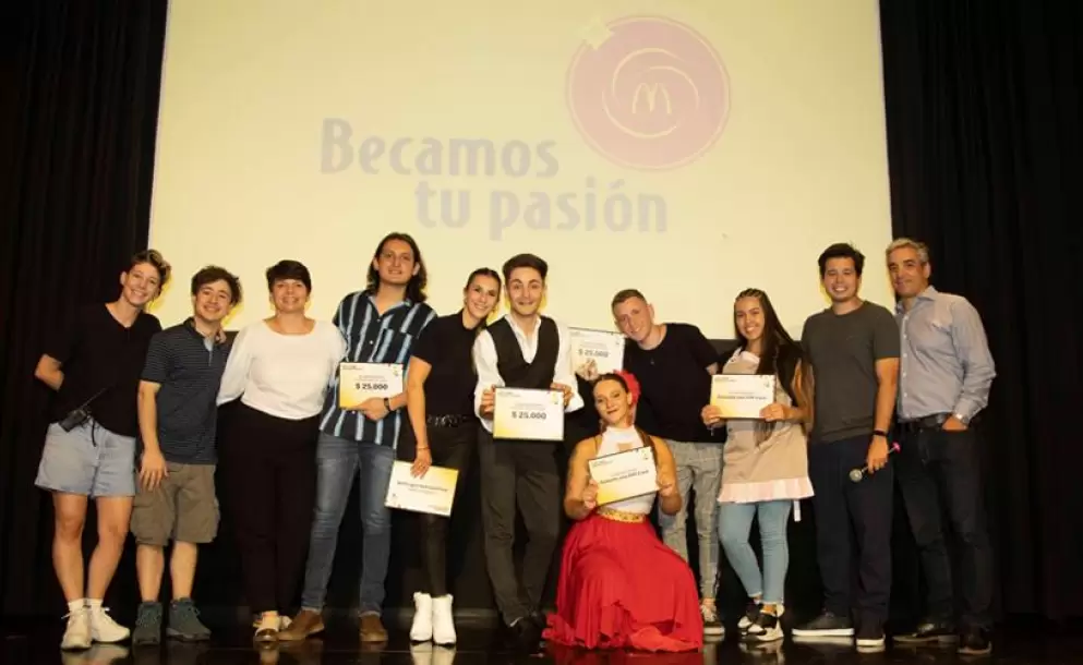 McDonald's entregó los premios a los ganadores del programa Becamos tu Pasión