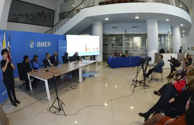 UNICEF y ANEP lanzan libro digital accesible