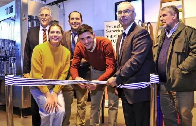UTU inaugur� sala de destilado y embotelladora en Las Piedras