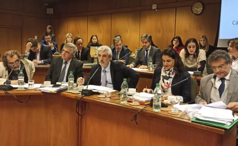 El MEF prepara emisión de un bono global en pesos