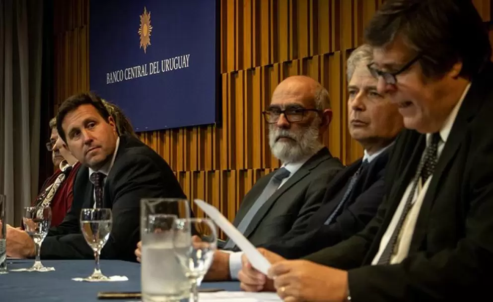 BCU firm acuerdo con bancos para prevencin de ciberdelitos