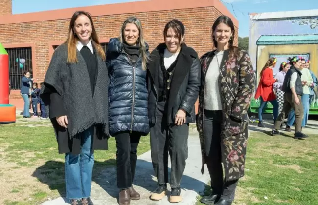 BAS llen de sonrisas el Mes de la Niez junto con las nias de Los Rosales