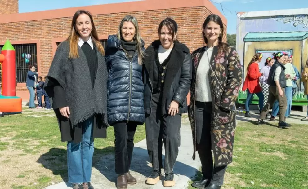 BAS llen de sonrisas el Mes de la Niez junto con las nias de Los Rosales