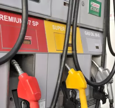 Ejecutivo defini� mantener los precios de los combustibles en agosto