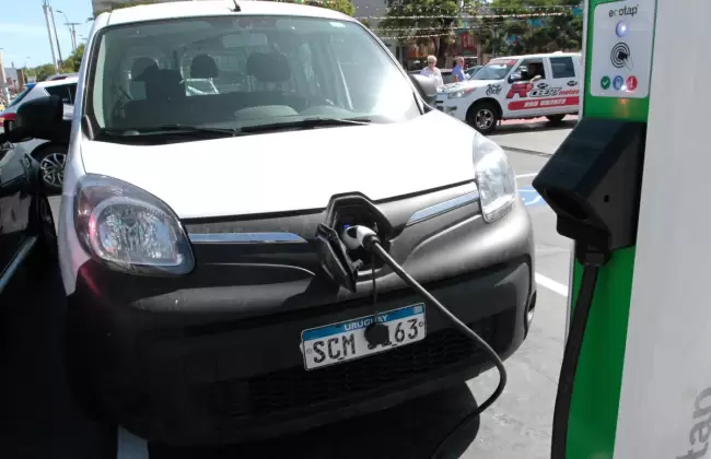 Venta de vehculos elctricos creci 80.9% en 2023