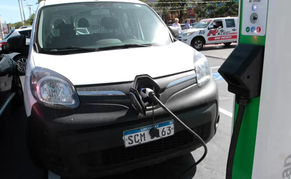 Venta de vehculos elctricos creci 80.9% en 2023