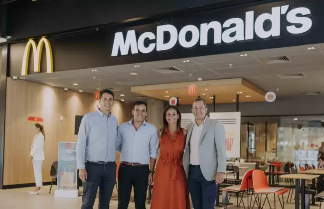 McDonald's inaugur restaurante en Atlntico Shopping
