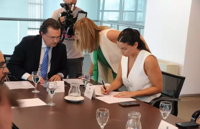 Gobierno firm acuerdo para instalacin de planta de hidrgeno verde