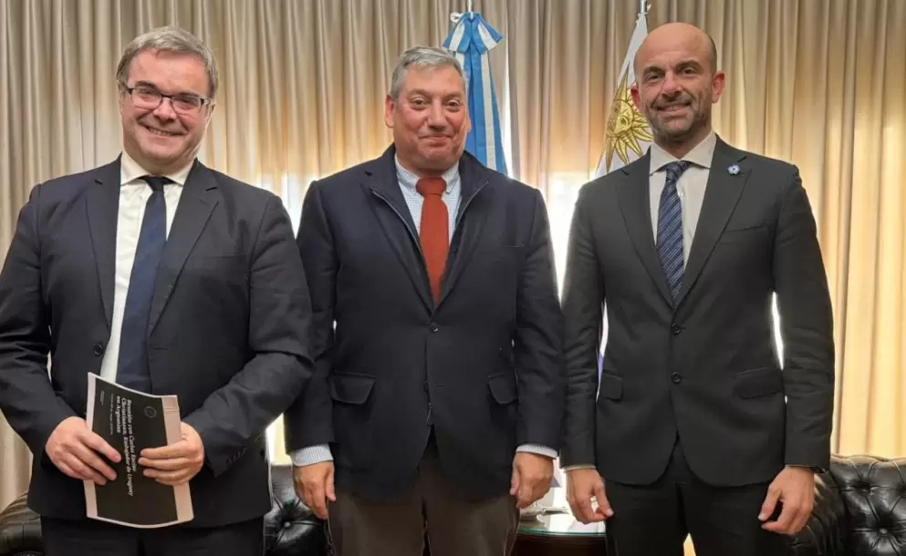Uruguay y Argentina negocian acuerdo para una poltica de cielo abierto