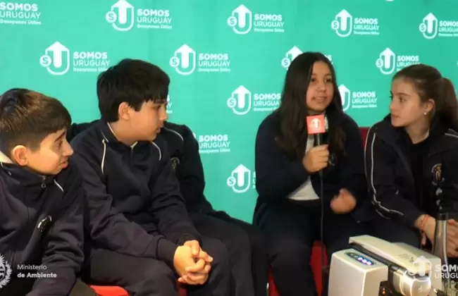 Estudiantes en Expo Uruguay Sostenible 2024