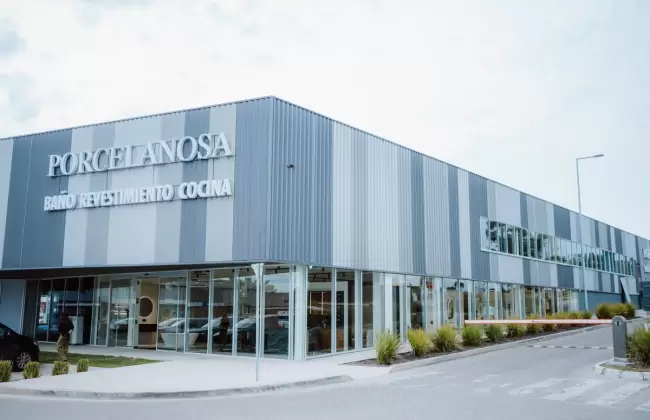 Porcelanosa desembarc en Car One Center con su primera tienda y ms de 500 productos  