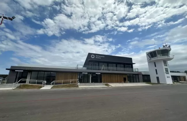 Aeropuertos Uruguay sella alianza con la plataforma de seguimiento de vuelos Flightradar24