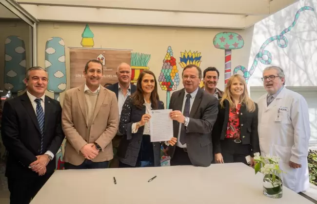 Casa Ronald McDonald y el MTOP firmaron un convenio social