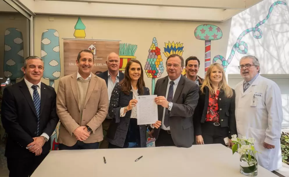 Casa Ronald McDonald y el MTOP firmaron un convenio social
