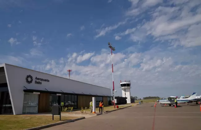 Vuelo inaugural de la nueva rutade la aerolnea Paranairque conectar a Montevideo y Salto.