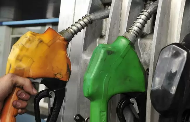 MIEM dispuso baja de combustibles en octubre