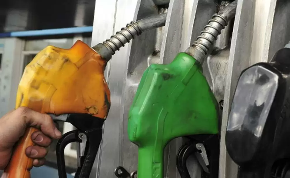 MIEM dispuso baja de combustibles en octubre