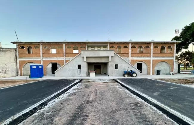 Intendencia de Canelones recorrre obras del Estadio Pando