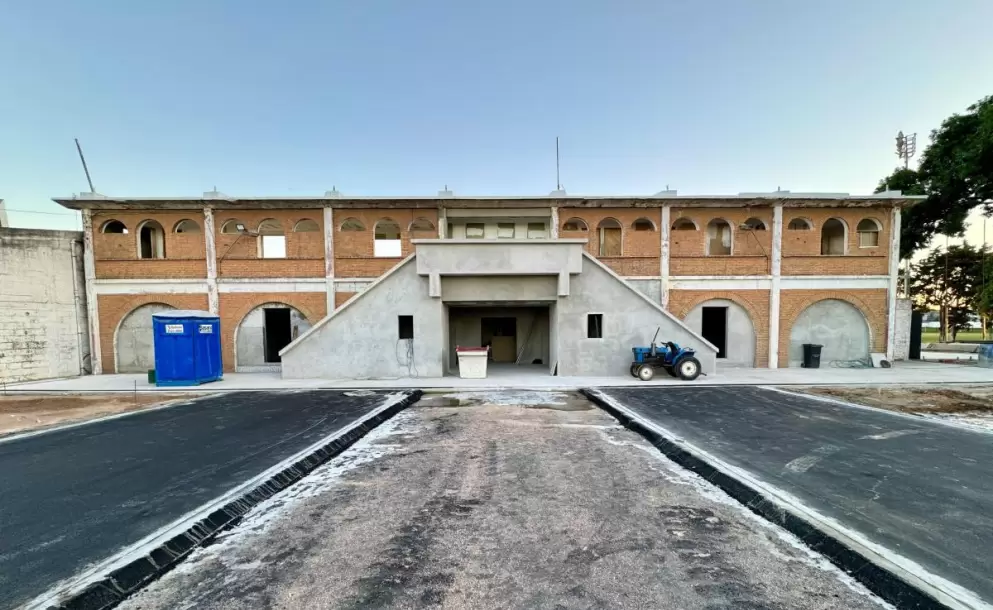Intendencia de Canelones recorrre obras del Estadio Pando