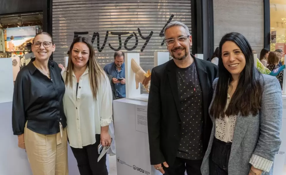 La Asociacin Casa Ronald McDonald y la Universidad Catlicadel Uruguay inauguraron la exposicin 10 Aos de la Mano