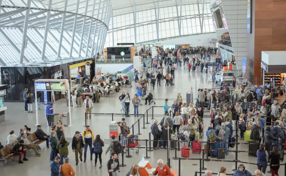 Aeropuerto de Carrasco celebra rcord histrico de pasajeros en enero