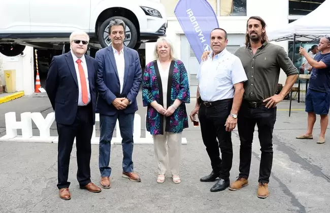 UTE inaugur punto de carga para vehculos elctricos en sede de Gremial del Taxi