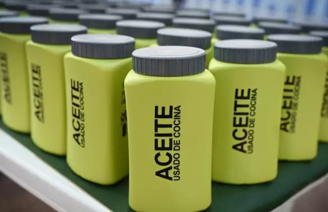 San Jos comienza entrega de recipientes para recuperacin de aceite  