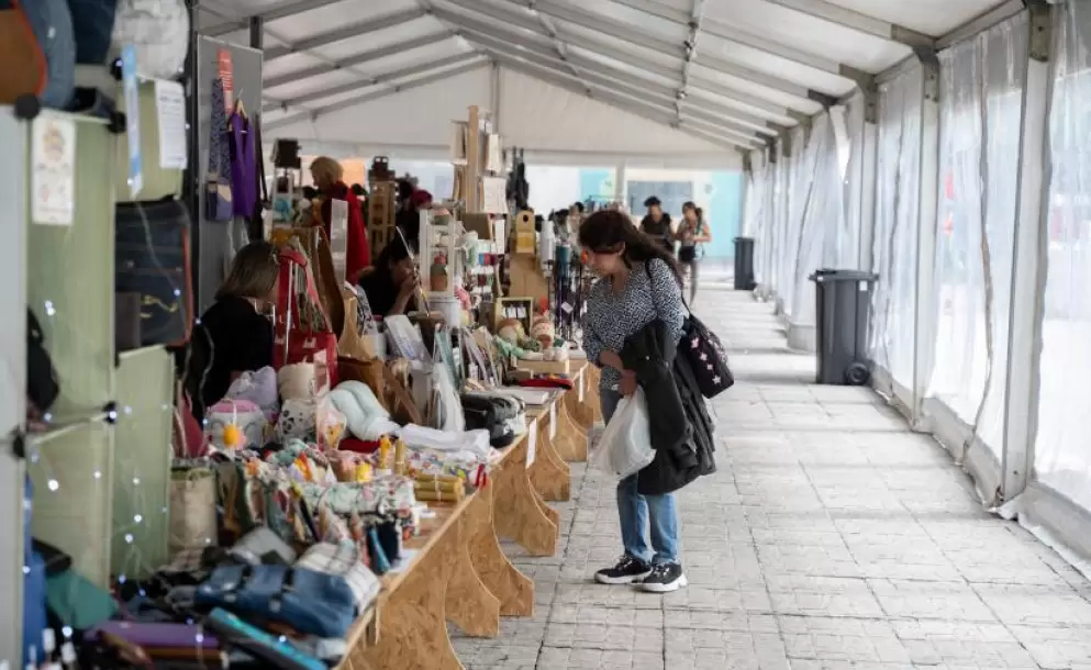64 mujeres exponen su trabajo en la explanada de la IM