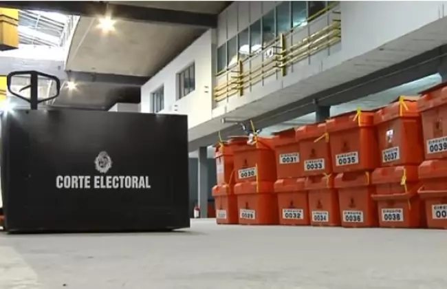 Elecciones departamentales: PN gan en 13 departamentos, el FA en 3, la Coalicin Republicana en Salto y el Partido Colorado en Rivera.  